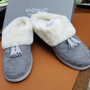 Vionic Gray and Cream Cozy Slippers
